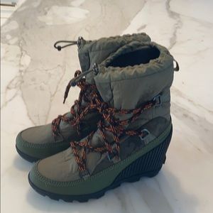 Sorel Kinetic wedge boot, size 9